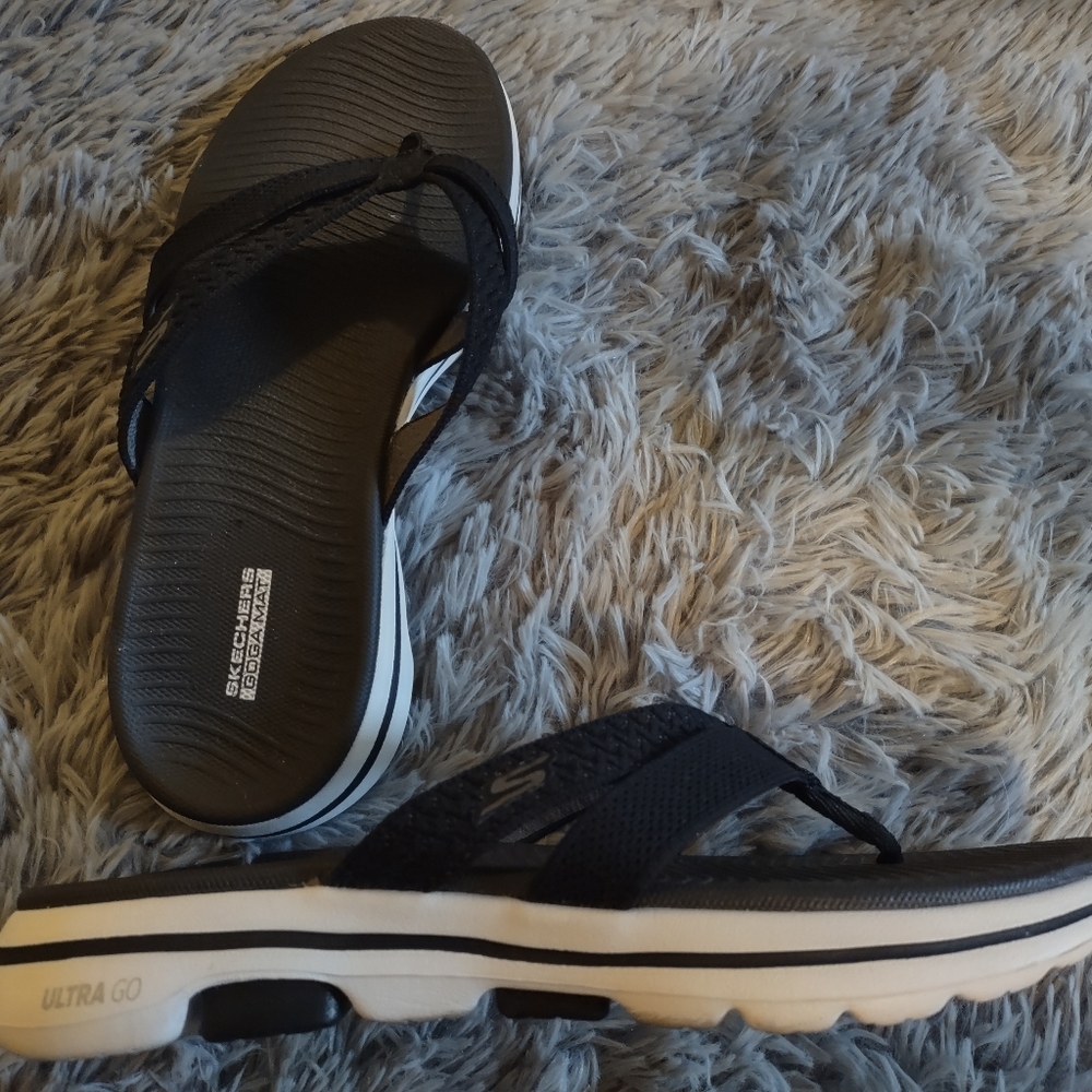 Skechers flip flops